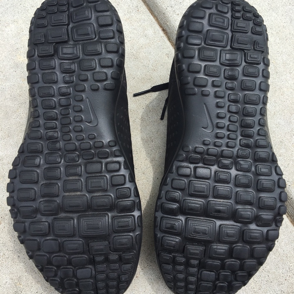 All black Nike Running shoes Never Been Worn - Picture 3 of 4